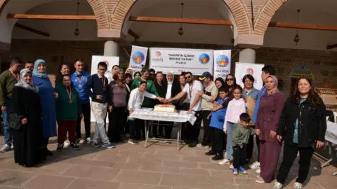 Manisa’da otizmli çocuklar projeyi madalyalarla tamamladı