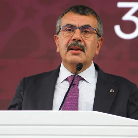 Bakan Tekin açıkladı: İlkokul 1-2 ve 3-4. sınıflar için ayrı öğretmen modeli tartışılıyor