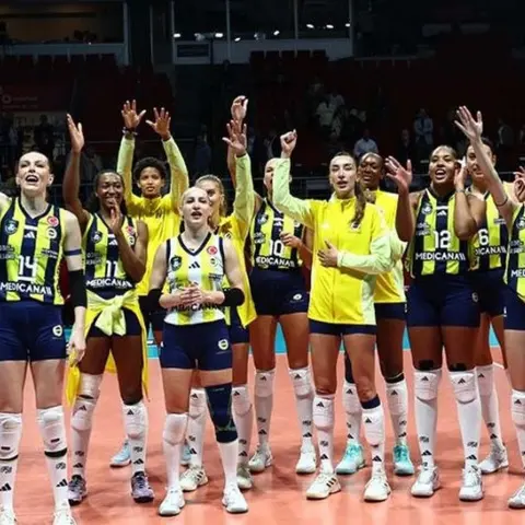 Fenerbahçe Medicana, Eczacıbaşı Peron karşısında geriden gelip kazandı