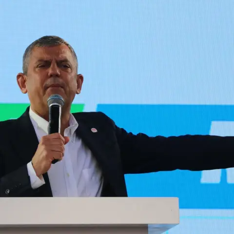 Özgür Özel Denizli'de konuştu: Yeni Parti'nin kapıları ardına kadar açıktır