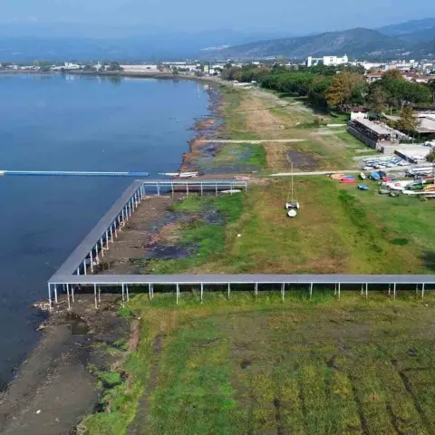 İznik Gölü'ndeki çekilme için bilimsel açıklama bekleniyor