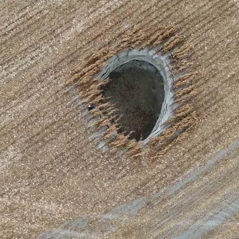 Karapınar’da hasat sırasında 8 metre derinliğinde obruk fark edildi