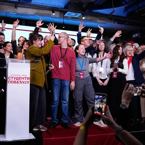 Sırbistan'da Vucic'i deviren hareketin rotası: Rusya'ya yaptırım yok, AB'ye koşulsuz destek yok