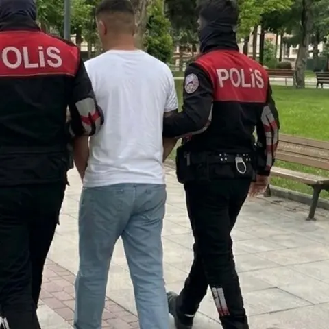 152 yıl hapis cezasıyla aranıyordu! Yaşı henüz 17