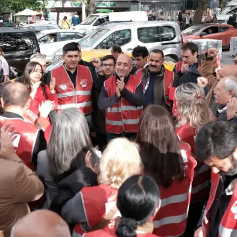 CHP Çankaya'dan 29 Ekim'de anlamlı etkinlik: Vatandaşlara Hâkimiyet-i Milliye gazetesi dağıtıldı