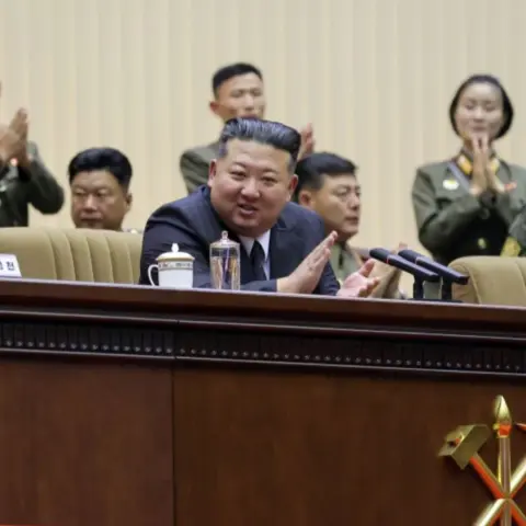 KDHC lideri Kim Jong Un, ordu birliklerinin savaşa tam hazırlıklı hale getirilmesini istedi