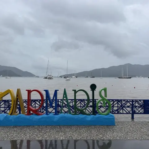 Muğla'da sağanak: Yolları su bastı, deniz kahverengiye döndü