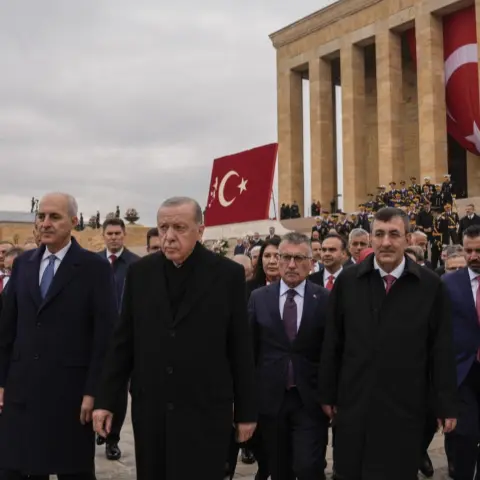 Cumhurbaşkanı Erdoğan ve devlet erkanı Anıtkabir'i ziyaret etti