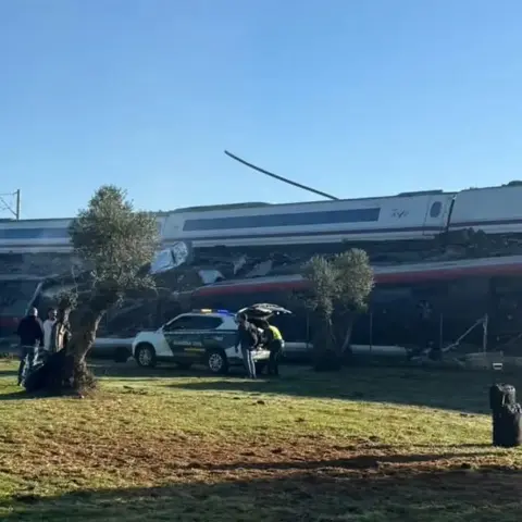 İspanya'daki tren faciasında bilanço ağırlaşıyor: Can kaybı 74'e yükseldi