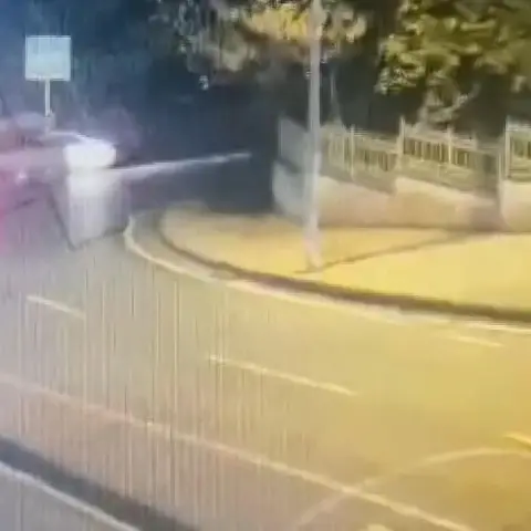 Şişli’de kaza sonrası servis şoförünü alıkoyup 80 bin lira aldılar
