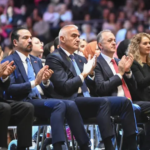 Ersoy: Türk dünyasının sanatçıları Cumhuriyet coşkusunu aynı sahnede paylaştı
