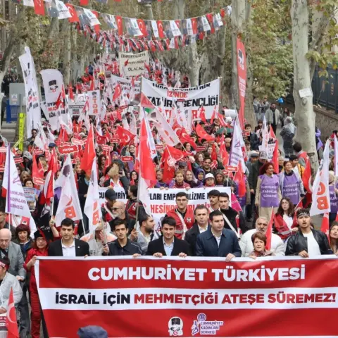 Cumhuriyet Türkiyesi Mehmetçiği ateşe süremez