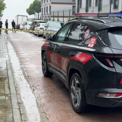 Avcılar'da okul çevresindeki kavgaya müdahale eden bekçi veliyi yaraladı