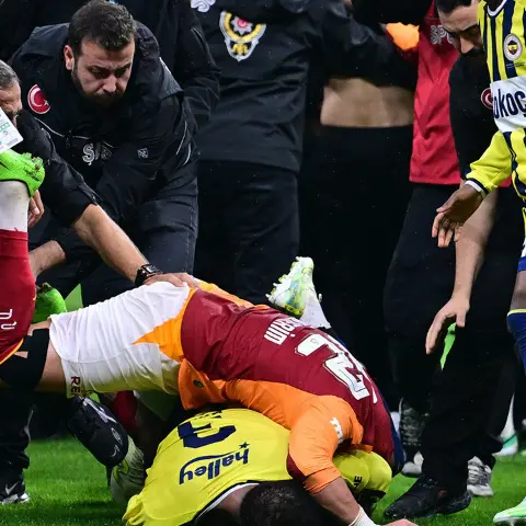 Derbi cezaları tartışma yarattı! İşte Türk futbolunda tarihe geçen PFDK cezaları