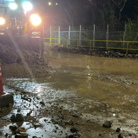 Rize Madenli'de taşkın sonrası yollar kontrollü ulaşıma açıldı