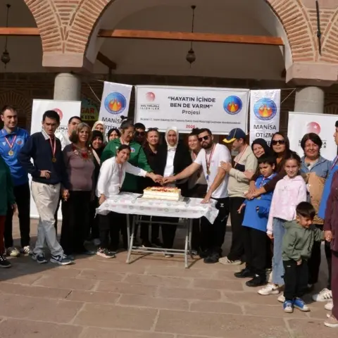 Manisa’da otizmli çocuklar projeyi madalyalarla tamamladı