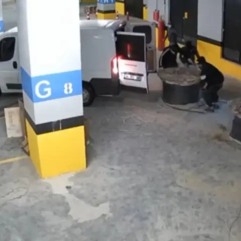 Bakırköy’deki havuz şantiyesinden kablo çalan 13 şüpheli yakalandı