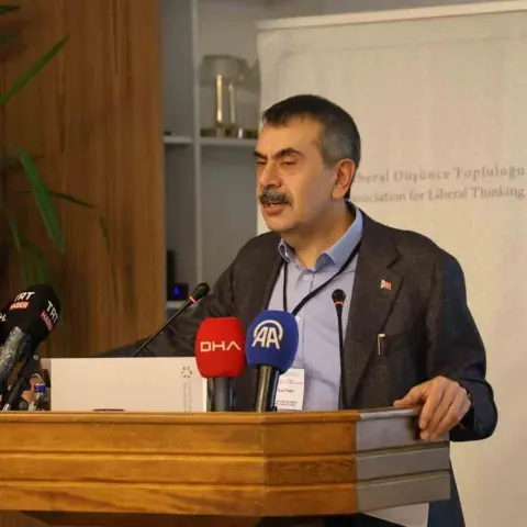 Yusuf Tekin: Farklılıklara saygı demokrasi ve milli birliği güçlendirir
