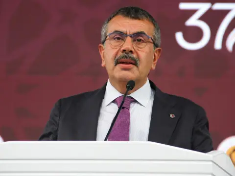 Bakan Tekin açıkladı: İlkokul 1-2 ve 3-4. sınıflar için ayrı öğretmen modeli tartışılıyor