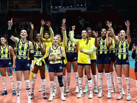 Fenerbahçe Medicana, Eczacıbaşı Peron karşısında geriden gelip kazandı