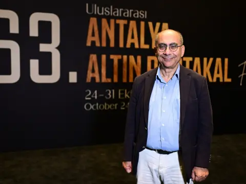 Derviş Zaim’den yapay zeka çıkışı: Deve kuşu gibi toprağa gömülemeyiz