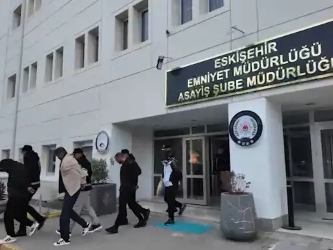 Eskişehir merkezli 5 ilde fuhuş operasyonu: 19 şüpheli gözaltına alındı
