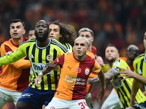 Galatasaray'dan kritik 3 puan! Aslan, Fenerbahçe'yi 2-1'le geçti