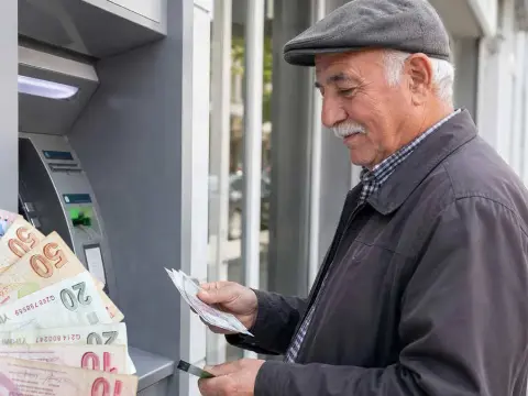 Emekli maaşlarında yeni zam formülü gündemde! 65 yaş üstüne daha yüksek refah payı seçeneği