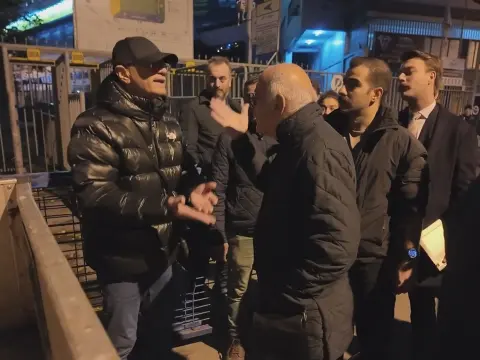Kadıköy’de çatlaklar nedeniyle boşaltılması istenen binalarda gerginlik