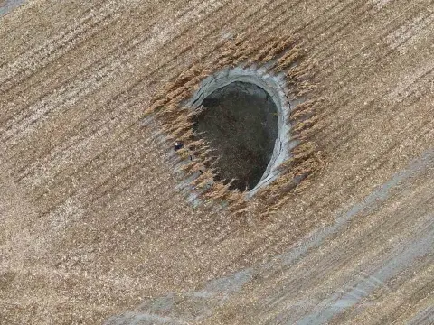 Karapınar’da hasat sırasında 8 metre derinliğinde obruk fark edildi