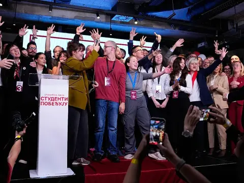 Sırbistan'da Vucic'i deviren hareketin rotası: Rusya'ya yaptırım yok, AB'ye koşulsuz destek yok