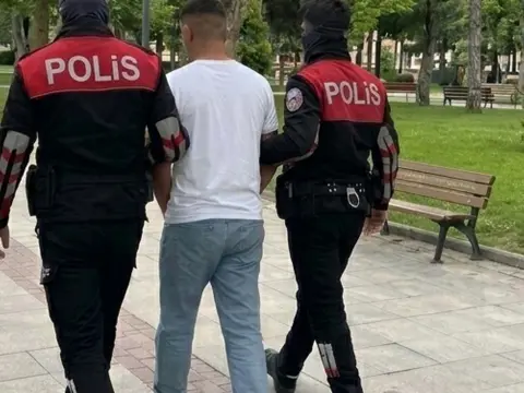 152 yıl hapis cezasıyla aranıyordu! Yaşı henüz 17