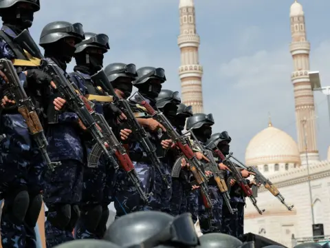 Yemen Ordusu ilerliyor: Suudi Savunma Bakanlığı ve Aden hedef alındı