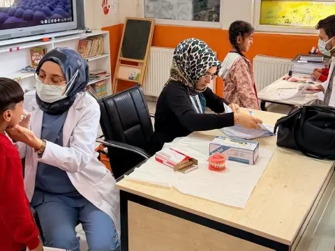 Kâhta’da köy okullarına ağız ve diş sağlığı eğitimi ulaşıyor