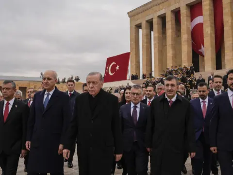 Cumhurbaşkanı Erdoğan ve devlet erkanı Anıtkabir'i ziyaret etti