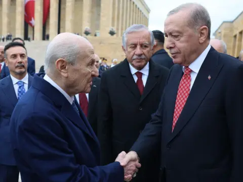 Cumhurbaşkanı Erdoğan’ın ‘KAAN’ desenli kravatı dikkat çekti