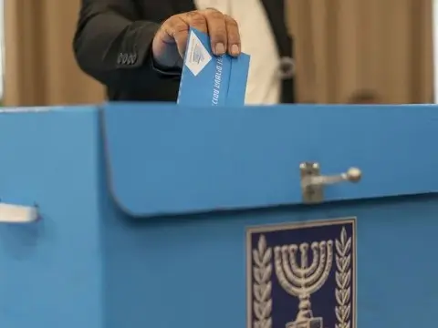 İsrail'de tüm oylar sayıldı! Netanyahu da Eisenkot da çoğunluğu sağlayamadı: Arap partileri kilit konumda