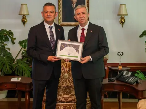 Özgür Özel, cumhurbaşkanlığı adaylığı için Mansur Yavaş’ı işaret etti
