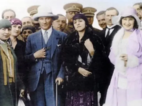 Cumhuriyet’in kadınları bağımsızlık cephesinde