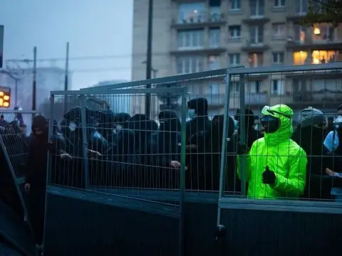 Paris'te kısmi sokağa çıkma yasağı uygulanacak