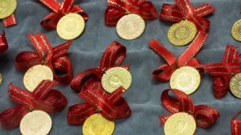 Altında yön arayışı: İşte 27 Ekim 2026 çeyrek, gram ve yarım altın satış fiyatları