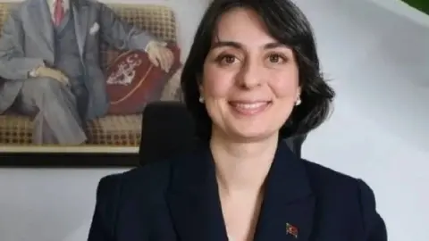 Üsküdar Belediye Başkanı Sinem Dedetaş hakkında ev hapsiyle tahliye kararı