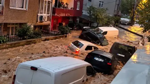 İstanbul’da yağış yeniden kuvvetlenecek: Sel riski sürüyor