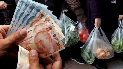 Ekimde açlık ve yoksulluk sınırı yükseldi: Maaşlar geriledi
