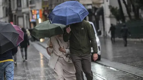 İstanbul, Ankara ve İzmir'e yağış uyarısı! Meteoroloji gün gün açıkladı