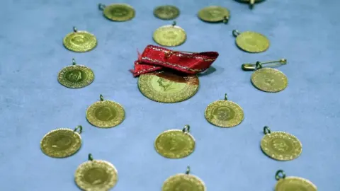 Çeyrek, gram ve yarım altın fiyatları bugün ne kadar? (29 Ekim 2026 güncel altın satış fiyatları)