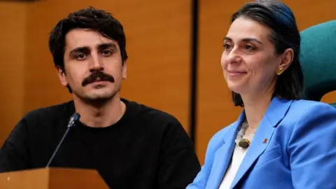 Ev hapsi şartıyla tahliye edilen Sinem Dedetaş'tan Deniz Göktaş'a çağrı