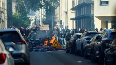 Fransa'da protestoculara 10 bin euroya kadar tazminat düzenlemesi Senatodan geçti