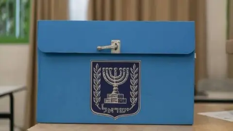 İsrail seçimlerinde düğüm çözülmedi hiçbir blok çoğunluğa ulaşamıyor