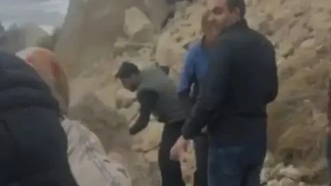 Kapadokya'da peribacası çöktü: Ölü ve yaralıların olduğu belirtiliyor